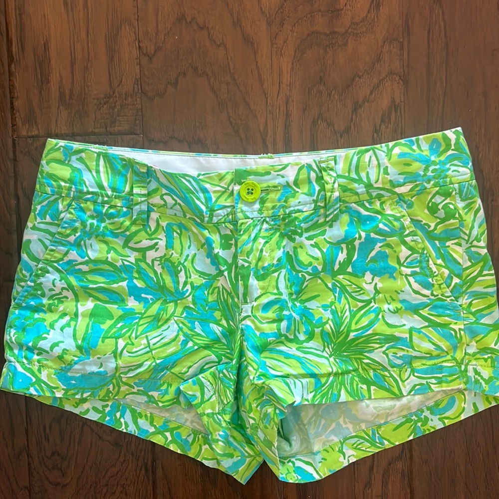 Lilly Pulitzer- The Walsh Short- size 4